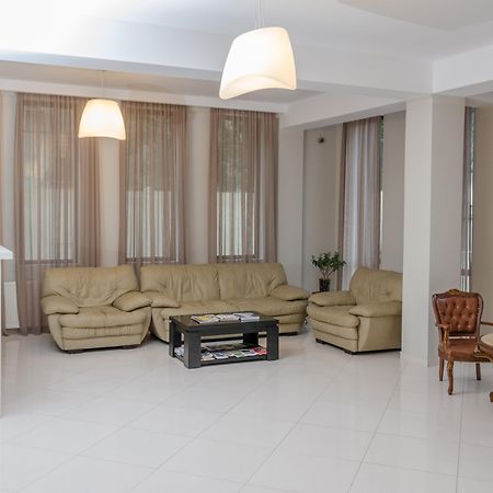 Big Bay Hotel Tiflis Exterior foto