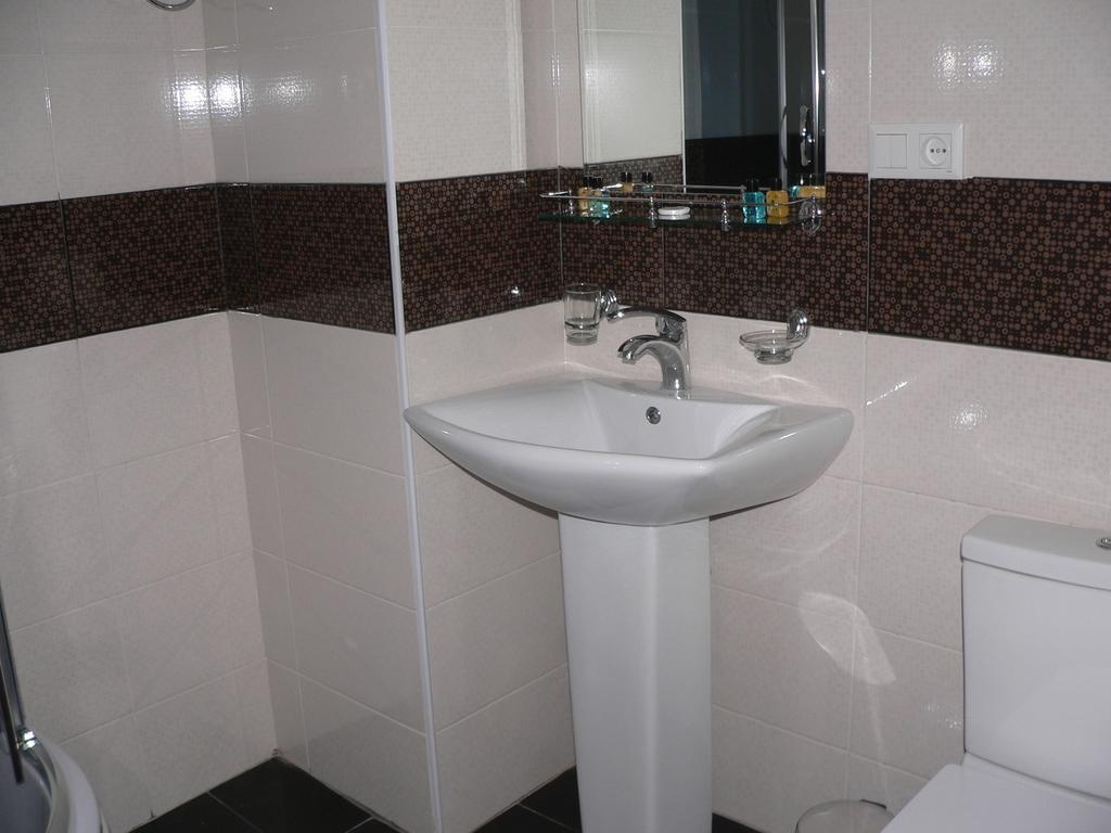 Big Bay Hotel Tiflis Habitación foto
