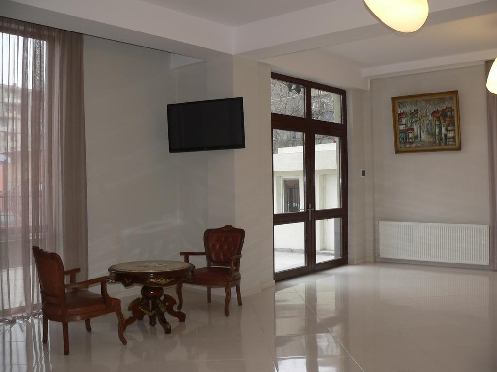 Big Bay Hotel Tiflis Exterior foto