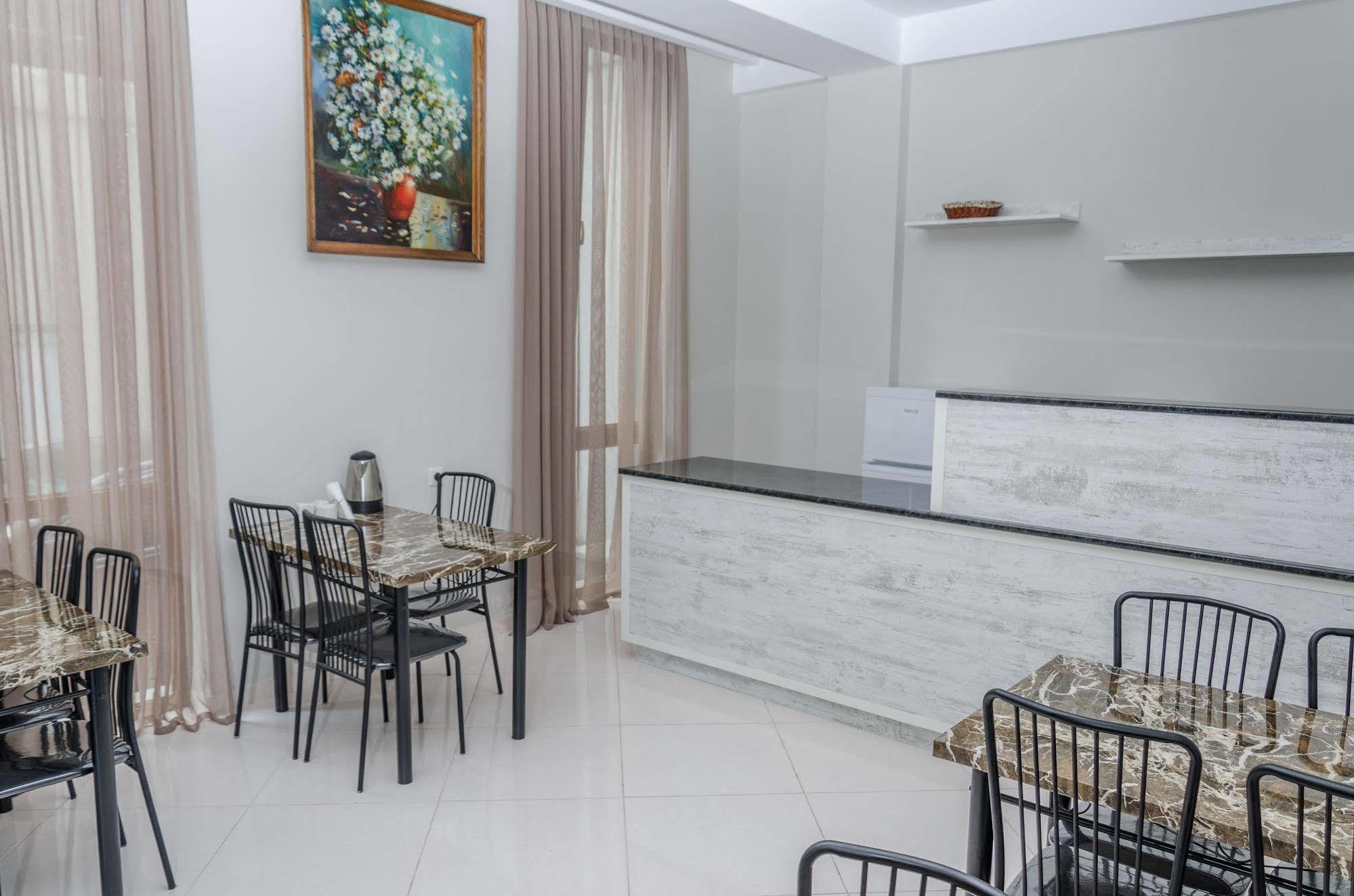 Big Bay Hotel Tiflis Exterior foto